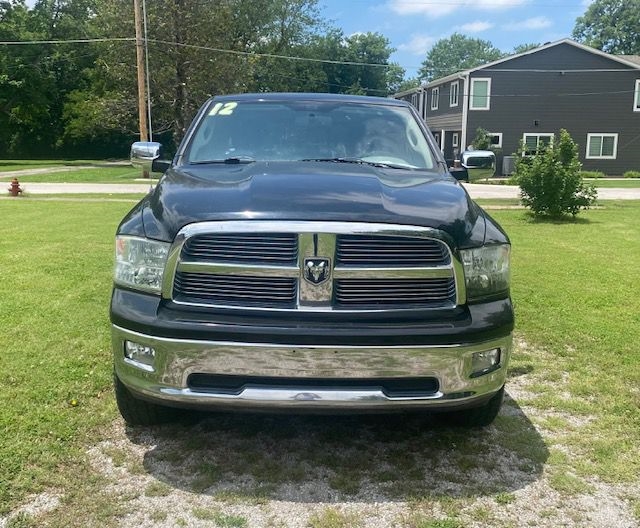 RAM 1500 4WD Crew Cab 140.5" SLT 2012