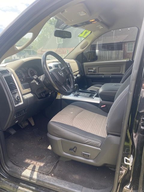 RAM 1500 4WD Crew Cab 140.5" SLT 2012
