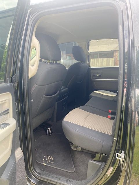 RAM 1500 4WD Crew Cab 140.5" SLT 2012