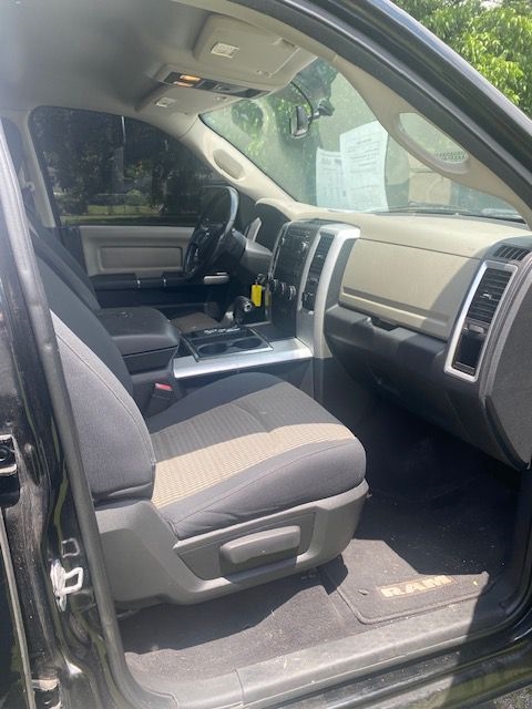 RAM 1500 4WD Crew Cab 140.5" SLT 2012