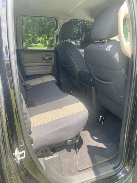 RAM 1500 4WD Crew Cab 140.5" SLT 2012