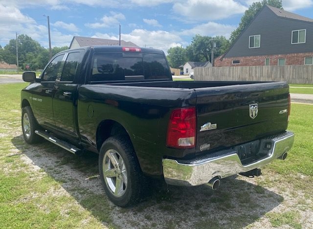 RAM 1500 4WD Crew Cab 140.5" SLT 2012