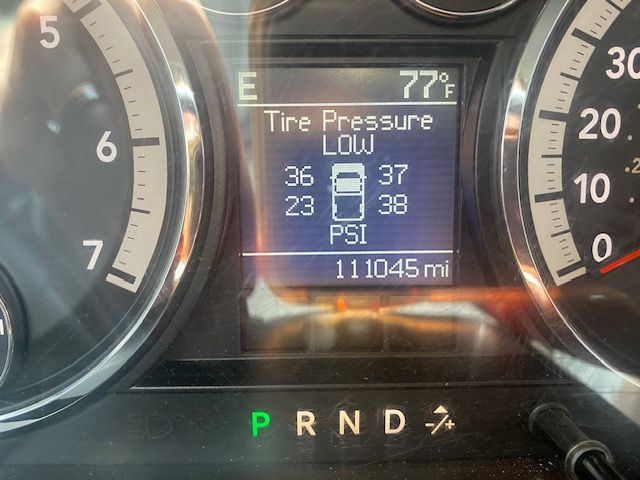 RAM 1500 4WD Crew Cab 140.5" SLT 2012