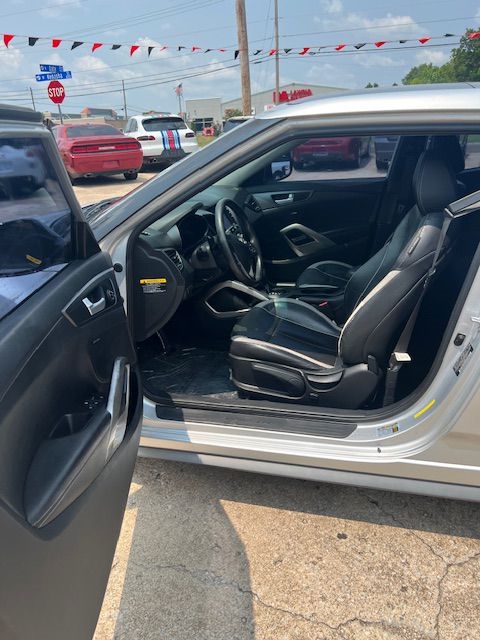 Hyundai Veloster Base 2013