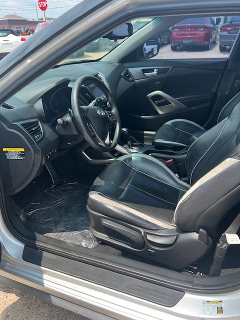 Hyundai Veloster Base 2013