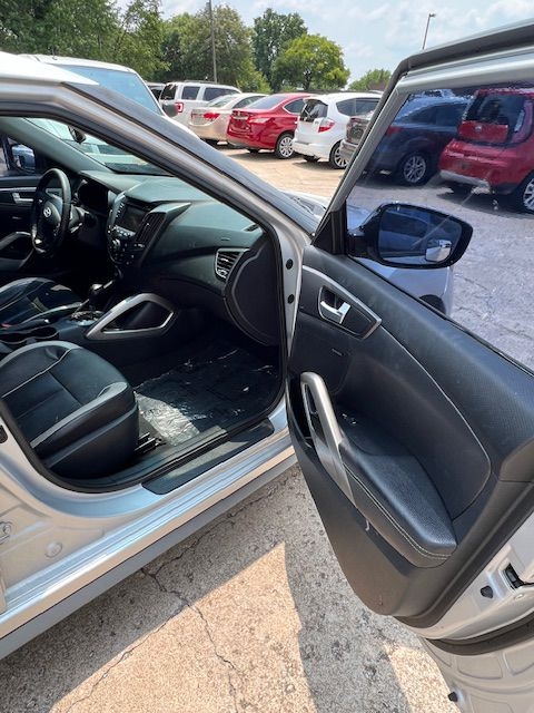 Hyundai Veloster Base 2013