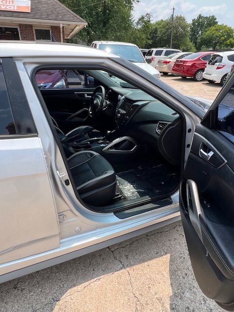 Hyundai Veloster Base 2013