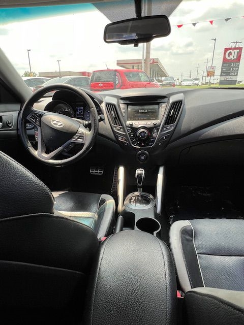 Hyundai Veloster Base 2013