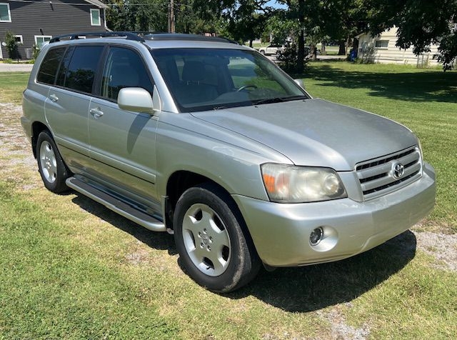 Toyota Highlander V6 2WD with 3rd-Row Seat 2005