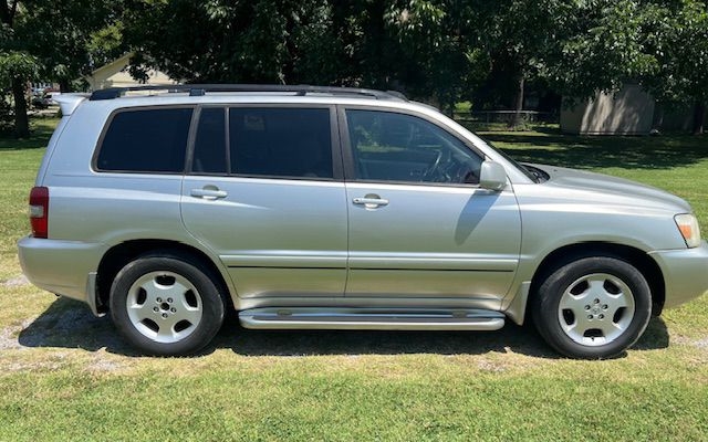2005 Toyota Highlander Base's photo