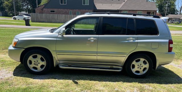Toyota Highlander V6 2WD with 3rd-Row Seat 2005