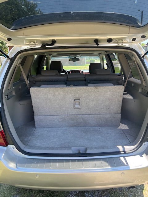 Toyota Highlander V6 2WD with 3rd-Row Seat 2005