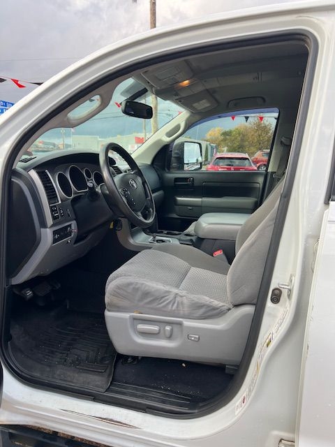 Toyota Tundra Tundra-Grade CrewMax 5.7L FFV 4WD 2013