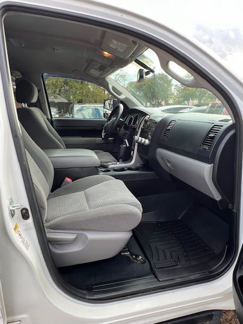 Toyota Tundra Tundra-Grade CrewMax 5.7L FFV 4WD 2013