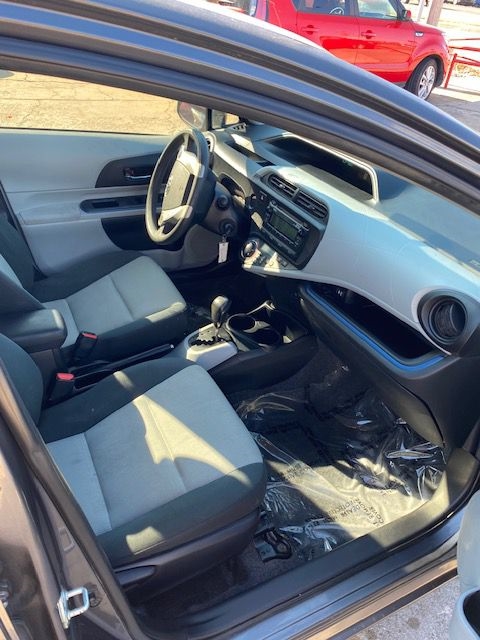 Toyota Prius c One 2012