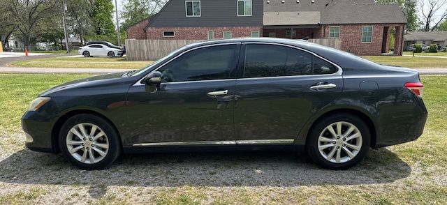 Lexus ES 350 Sedan 2011