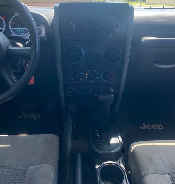 Jeep Wrangler Unlimited Sport 4WD 2010