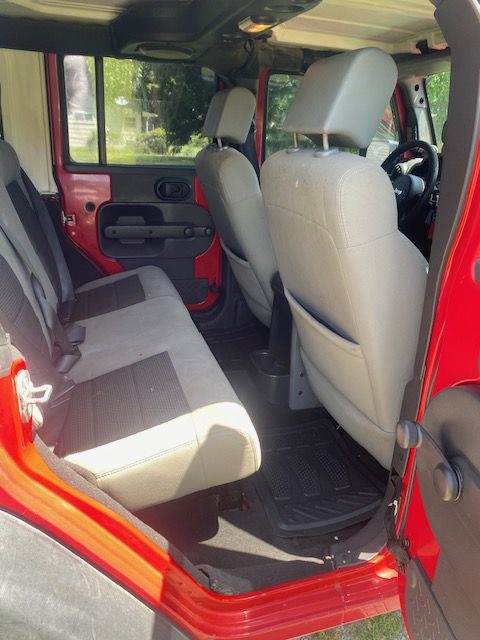 Jeep Wrangler Unlimited Sport 4WD 2010