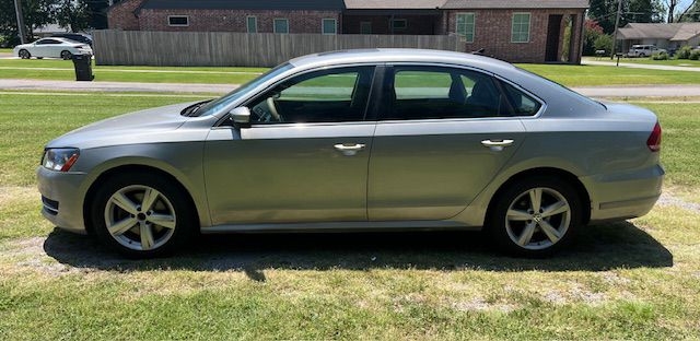 Volkswagen Passat 2.5L SE AT 2013