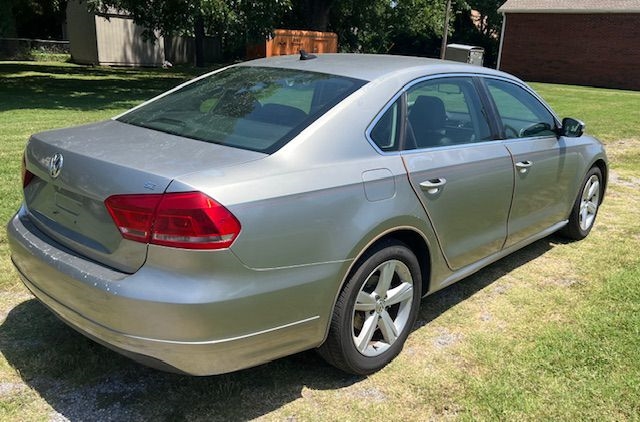 Volkswagen Passat 2.5L SE AT 2013