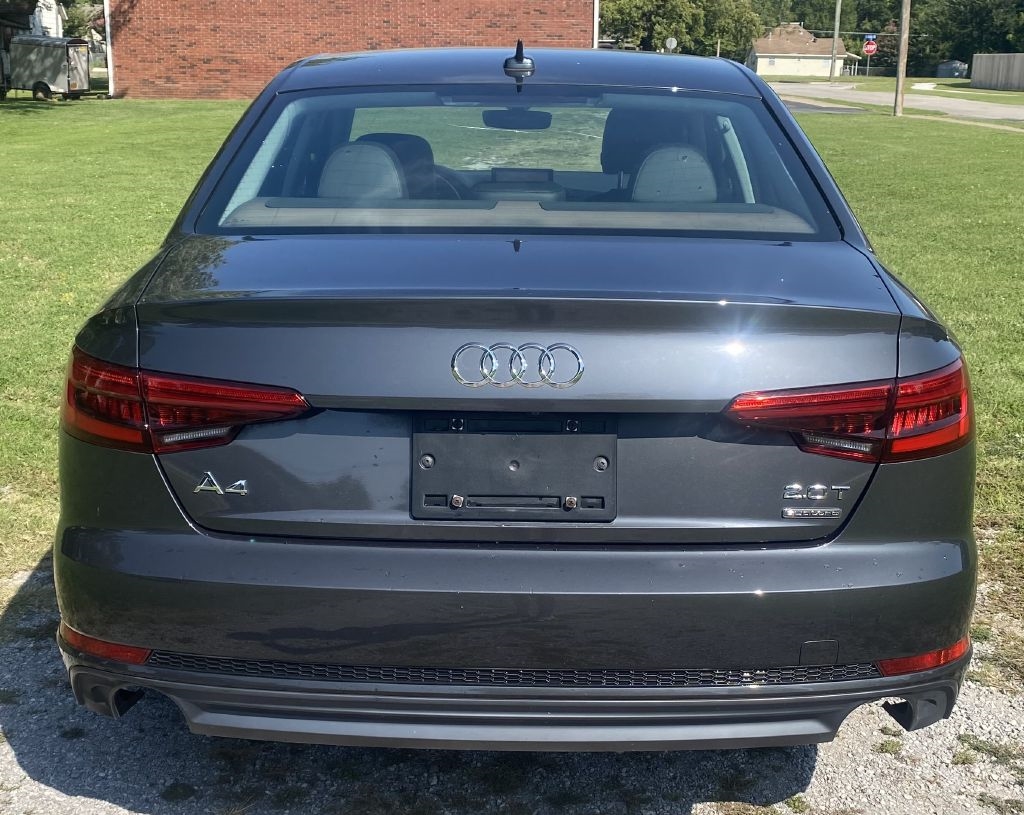 Audi A4 2.0T Premium quattro Sedan 2017 Audi A4 2.0T Premium quattro Sedan 2017