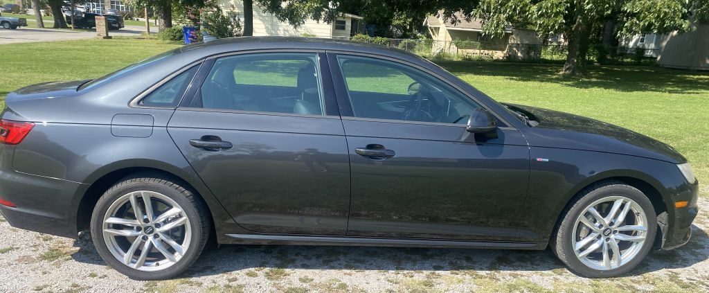 Audi A4 2.0T Premium quattro Sedan 2017