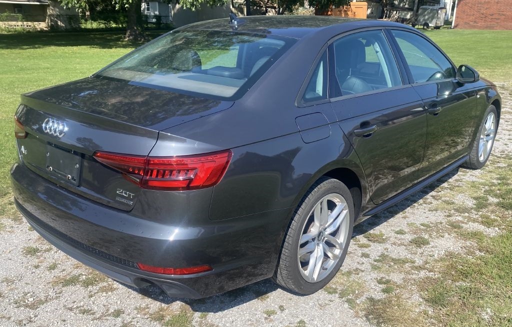 Audi A4 2.0T Premium quattro Sedan 2017