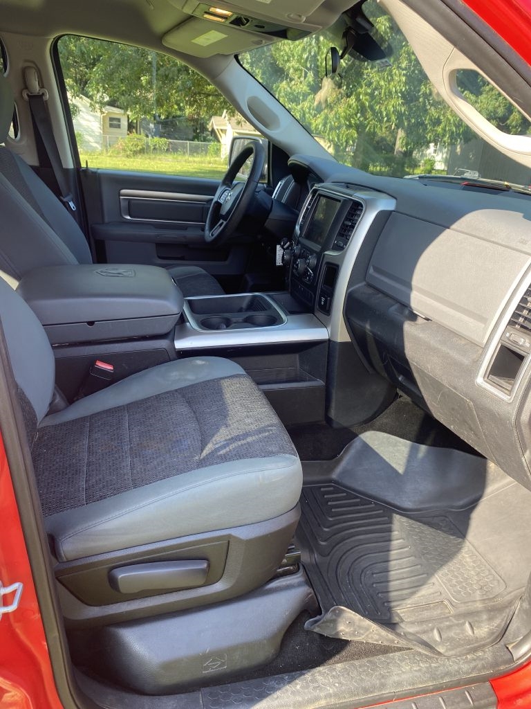 RAM 1500 SLT Crew Cab SWB 4WD 2017 RAM 1500 SLT Crew Cab SWB 4WD 2017