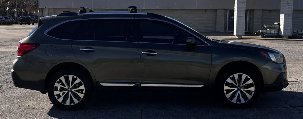 2019 Subaru Outback Touring's photo