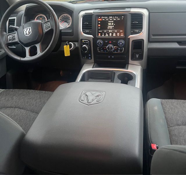 RAM 1500 SLT Crew Cab SWB 4WD 2017