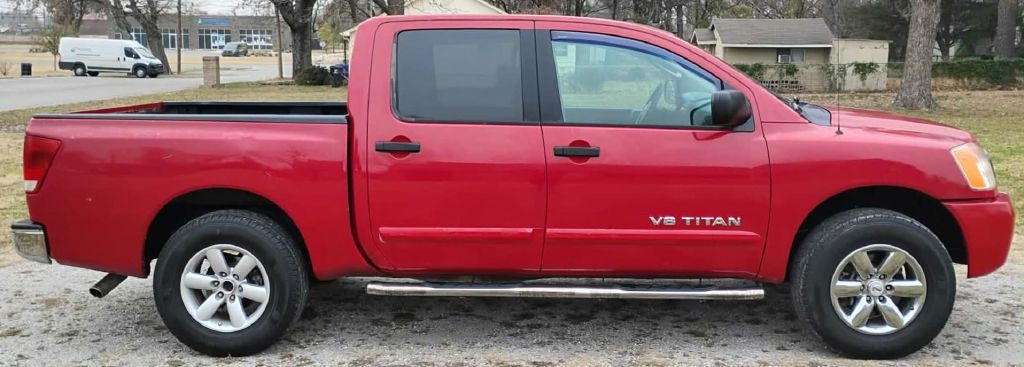 Nissan Titan XE Crew Cab 2WD SWB 2010