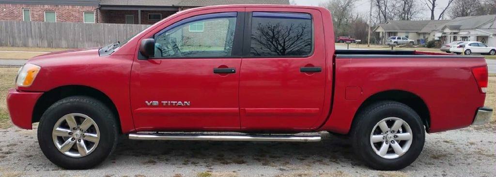 Nissan Titan XE Crew Cab 2WD SWB 2010