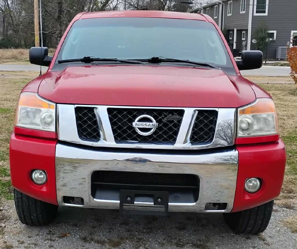 Nissan Titan XE Crew Cab 2WD SWB 2010