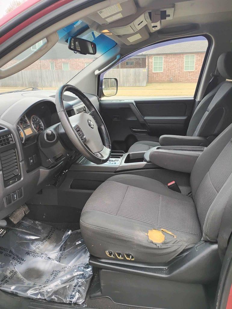 Nissan Titan XE Crew Cab 2WD SWB 2010