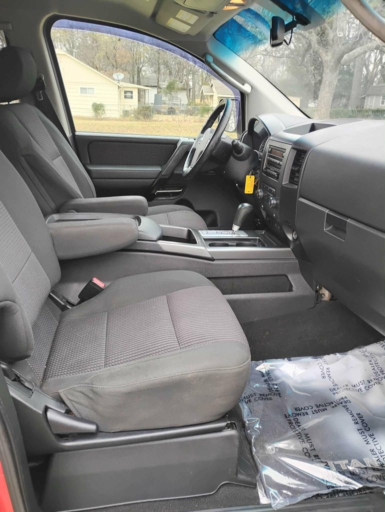 Nissan Titan XE Crew Cab 2WD SWB 2010