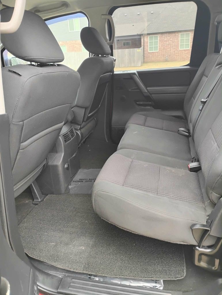 Nissan Titan XE Crew Cab 2WD SWB 2010