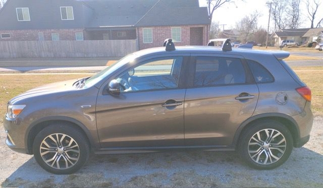 2017 Mitsubishi Outlander Sport LE's photo