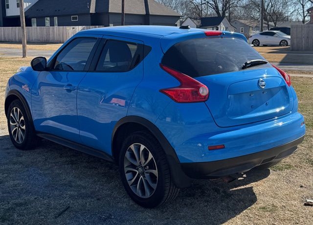 Nissan Juke S FWD 2011