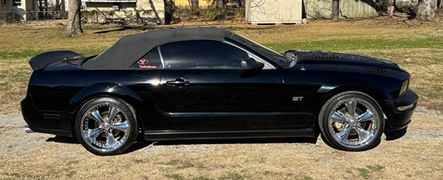 Ford Mustang GT Deluxe Convertible 2007