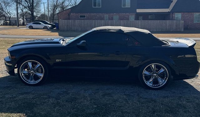 Ford Mustang GT Deluxe Convertible 2007