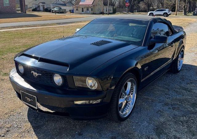 Ford Mustang GT Deluxe Convertible 2007
