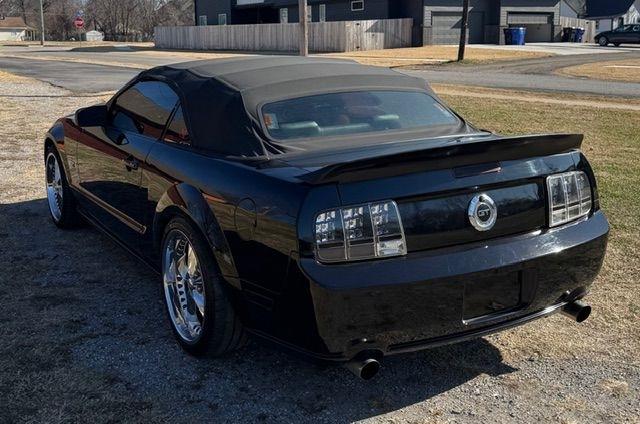 Ford Mustang GT Deluxe Convertible 2007