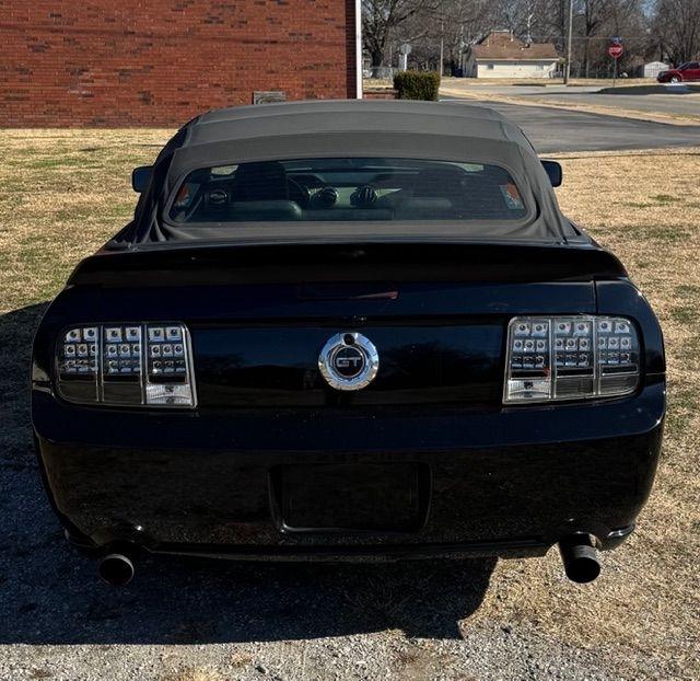 Ford Mustang GT Deluxe Convertible 2007