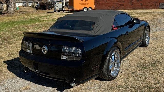 Ford Mustang GT Deluxe Convertible 2007