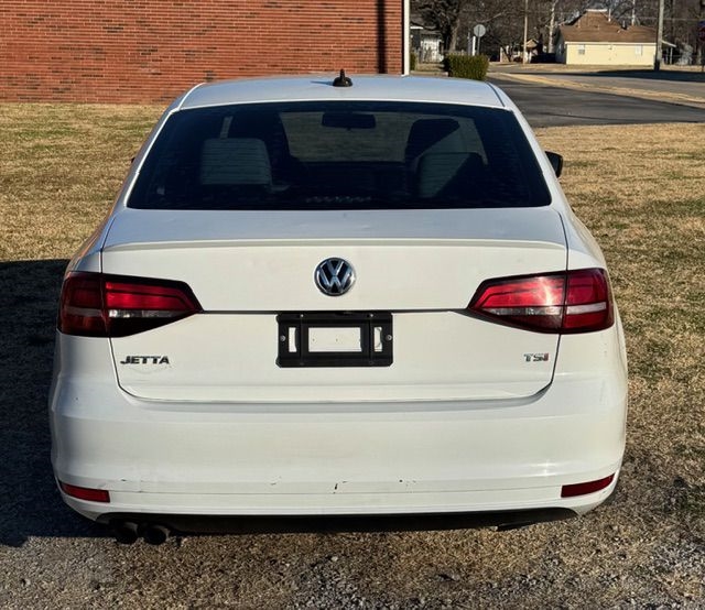Volkswagen Jetta SE 6A 2016