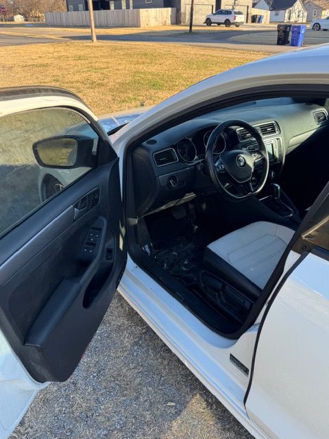 Volkswagen Jetta SE 6A 2016