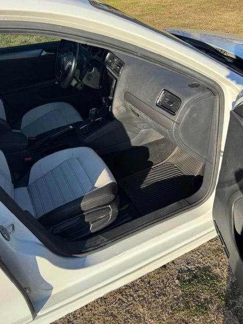 Volkswagen Jetta SE 6A 2016