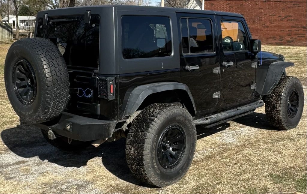 Jeep Wrangler Unlimited Sahara 4WD 2012