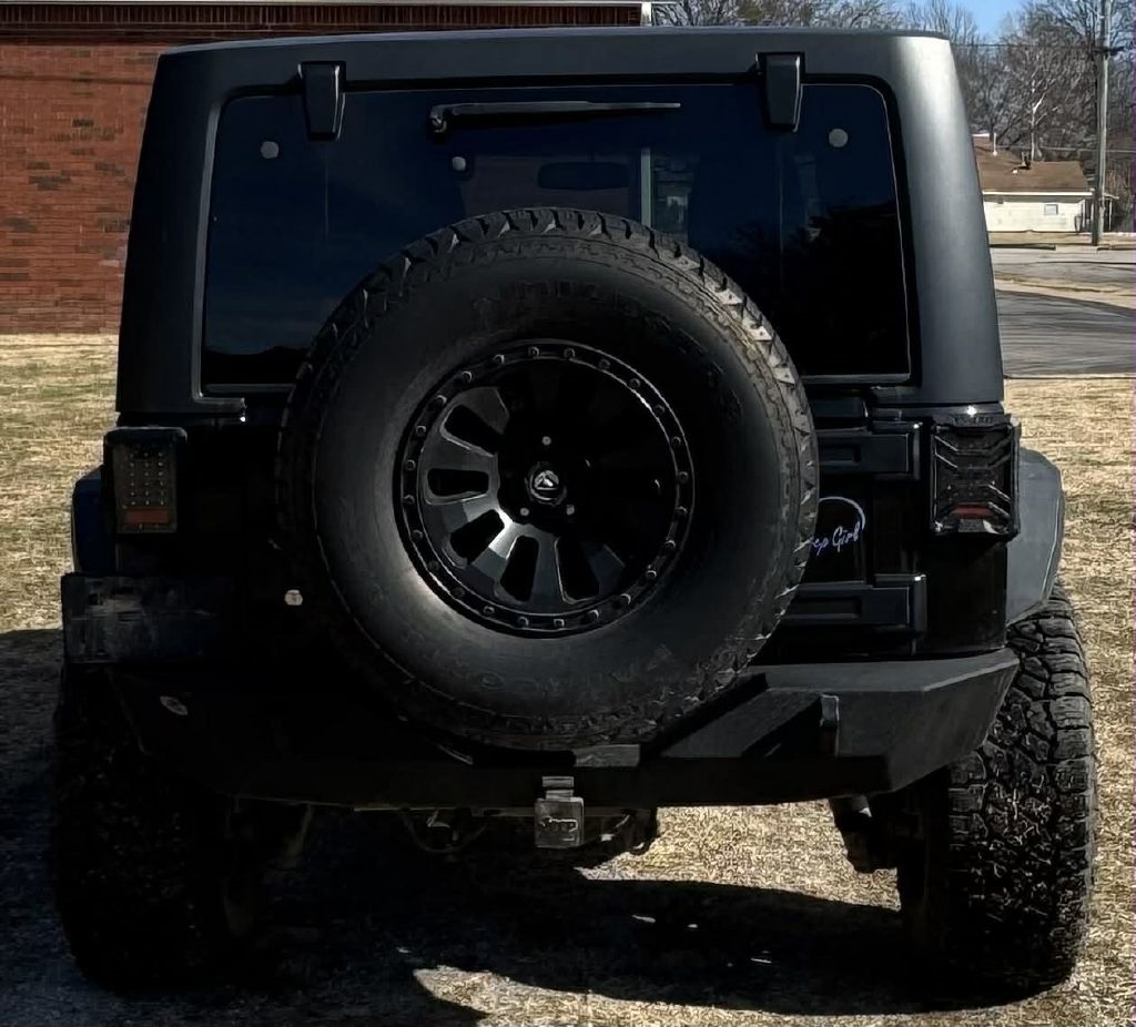 Jeep Wrangler Unlimited Sahara 4WD 2012