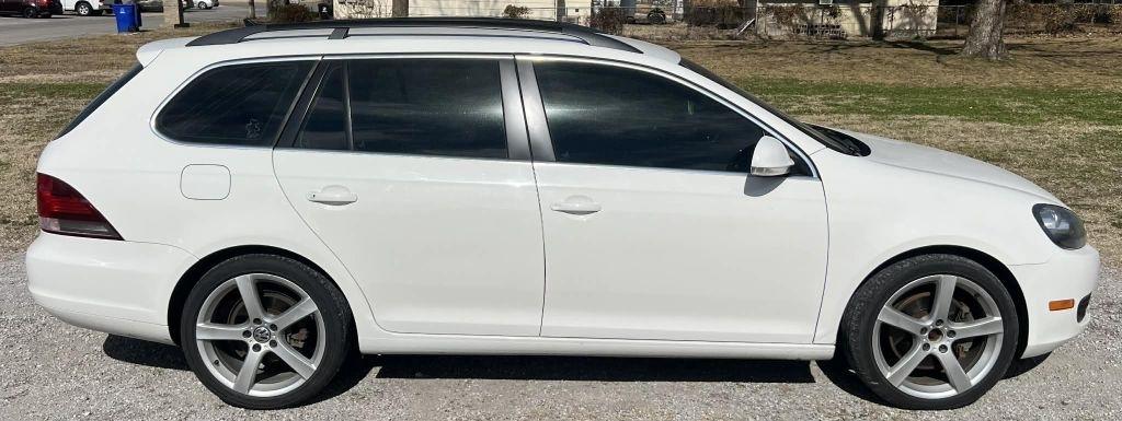 Volkswagen Jetta SportWagen 2.0L TDI 2011